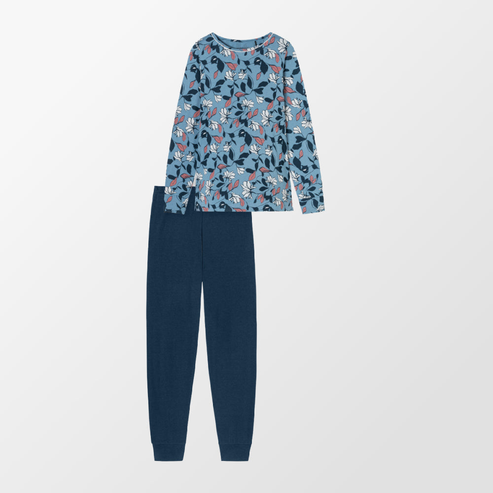 gebloemd shirt en effen broek