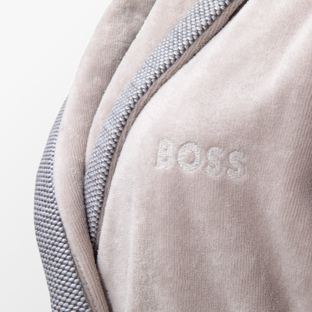 Detail van damesbadjas Lord W Greige van Hugo Boss