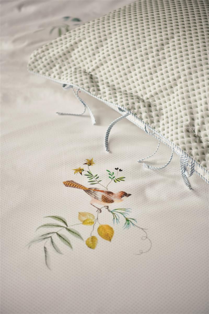 detail van dekbedovertrek Little Birds, Pip Studio - détail de la housse de couette Little Birds, Pip Studio - details of duvet cover Little Birds, Pip Studio