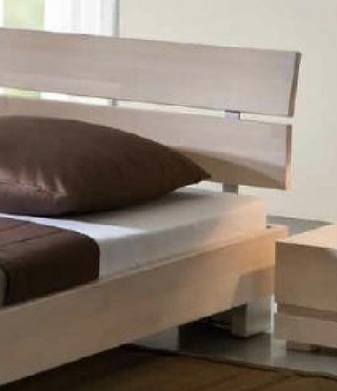 Detail van hoofdbord van Wood-Line bed Duetto van Hasena